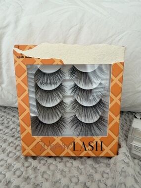 Voluminous False Eyelash Set in Black